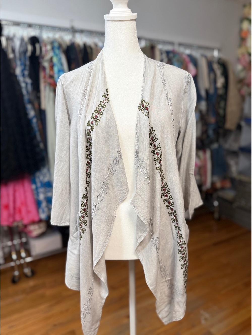 YOUNG THREADS Bohemian Elegance Stonewashed Embroidered Kimono NWT Large